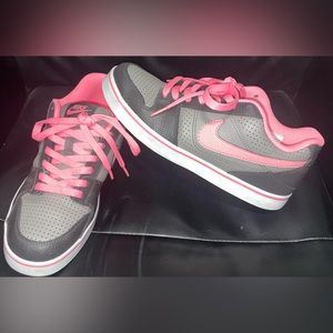 Nike Pink Gray Black SB Dunk Low Sneakers Shoes 400680-060 Womens  size 9